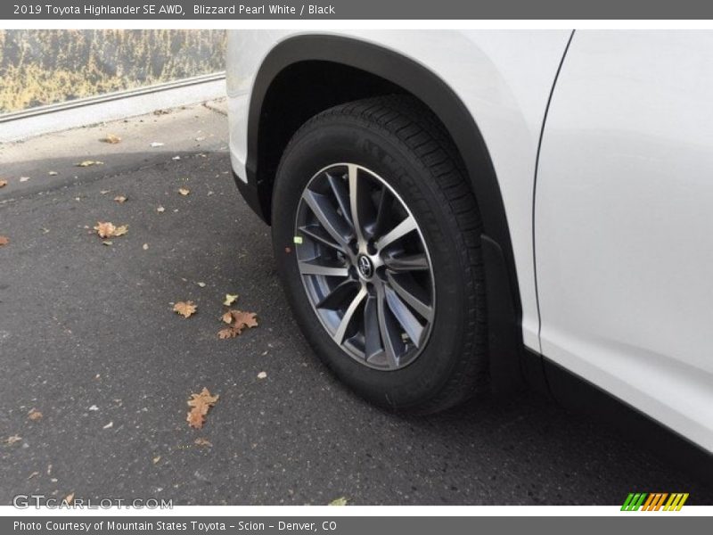Blizzard Pearl White / Black 2019 Toyota Highlander SE AWD