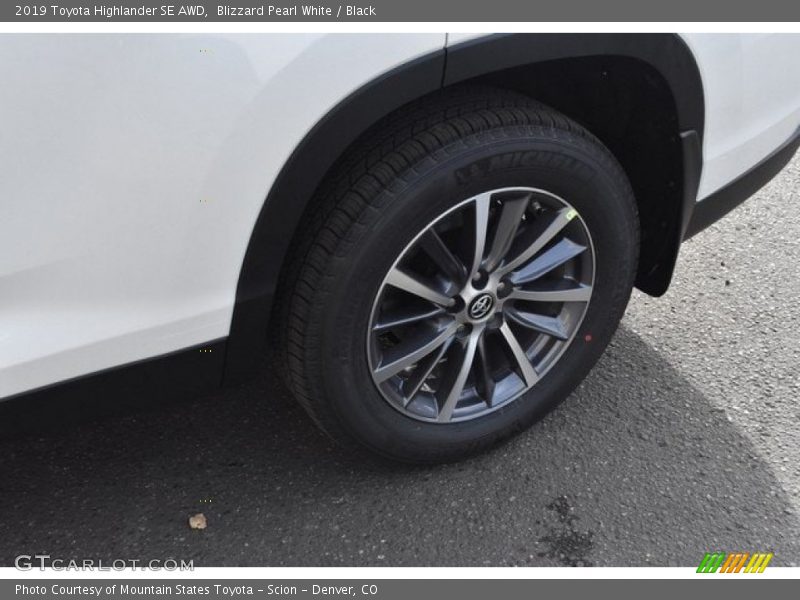 Blizzard Pearl White / Black 2019 Toyota Highlander SE AWD