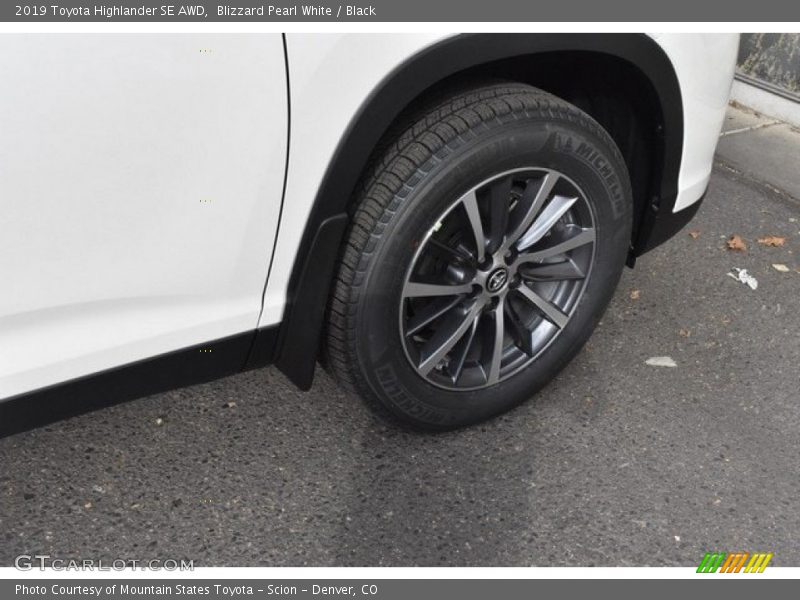 Blizzard Pearl White / Black 2019 Toyota Highlander SE AWD