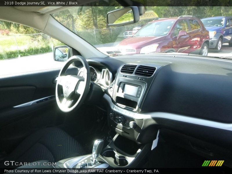 Vice White / Black 2018 Dodge Journey SE