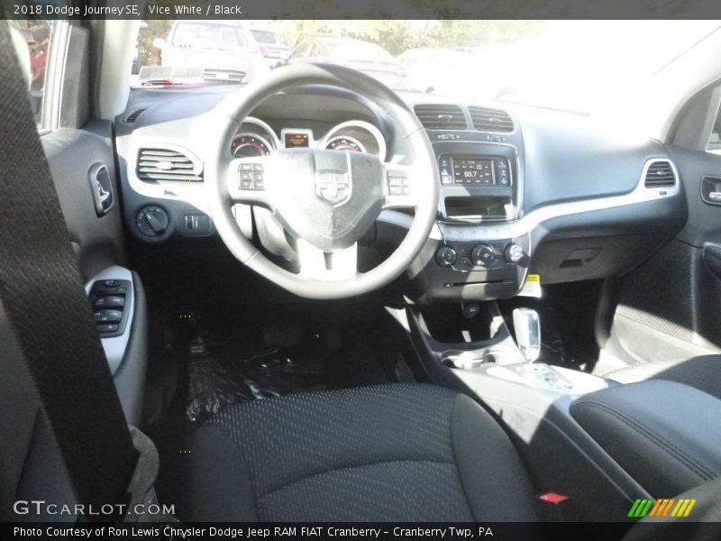 Vice White / Black 2018 Dodge Journey SE
