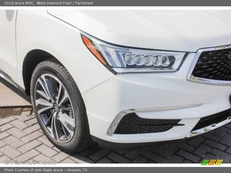 White Diamond Pearl / Parchment 2019 Acura MDX