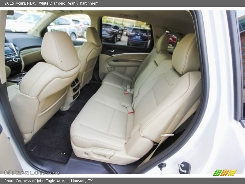 White Diamond Pearl / Parchment 2019 Acura MDX