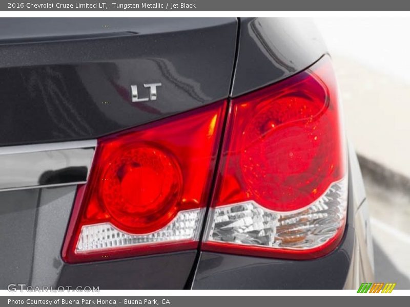 Tungsten Metallic / Jet Black 2016 Chevrolet Cruze Limited LT