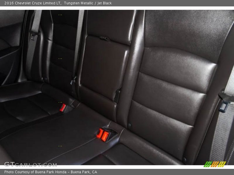 Tungsten Metallic / Jet Black 2016 Chevrolet Cruze Limited LT
