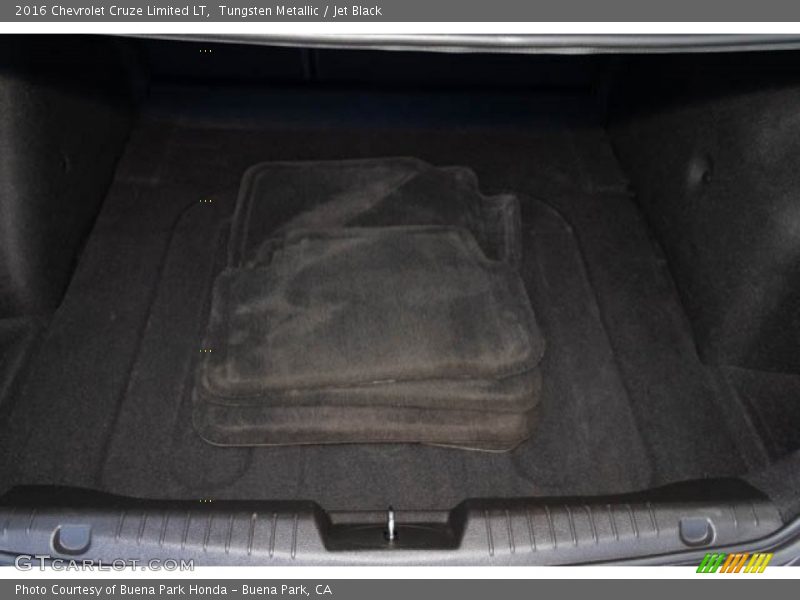 Tungsten Metallic / Jet Black 2016 Chevrolet Cruze Limited LT