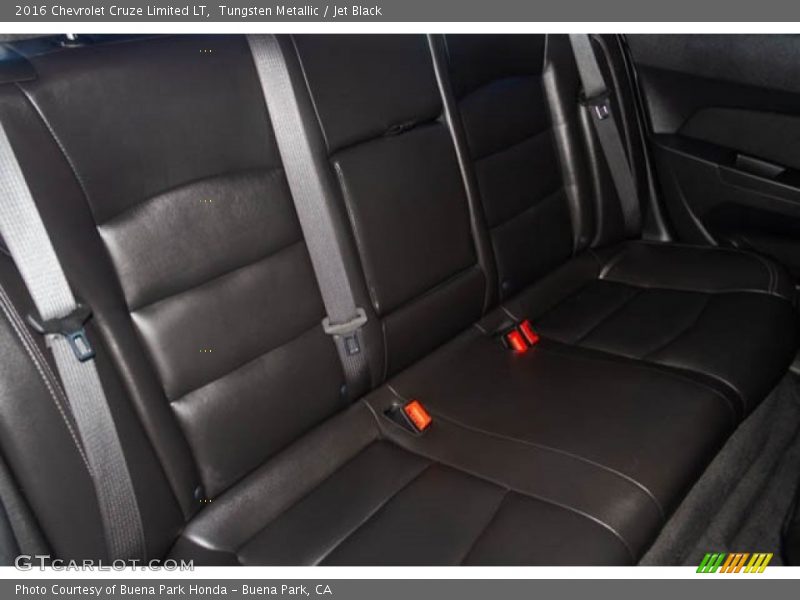 Tungsten Metallic / Jet Black 2016 Chevrolet Cruze Limited LT
