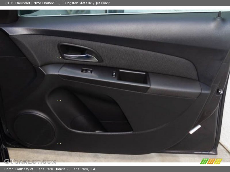 Tungsten Metallic / Jet Black 2016 Chevrolet Cruze Limited LT