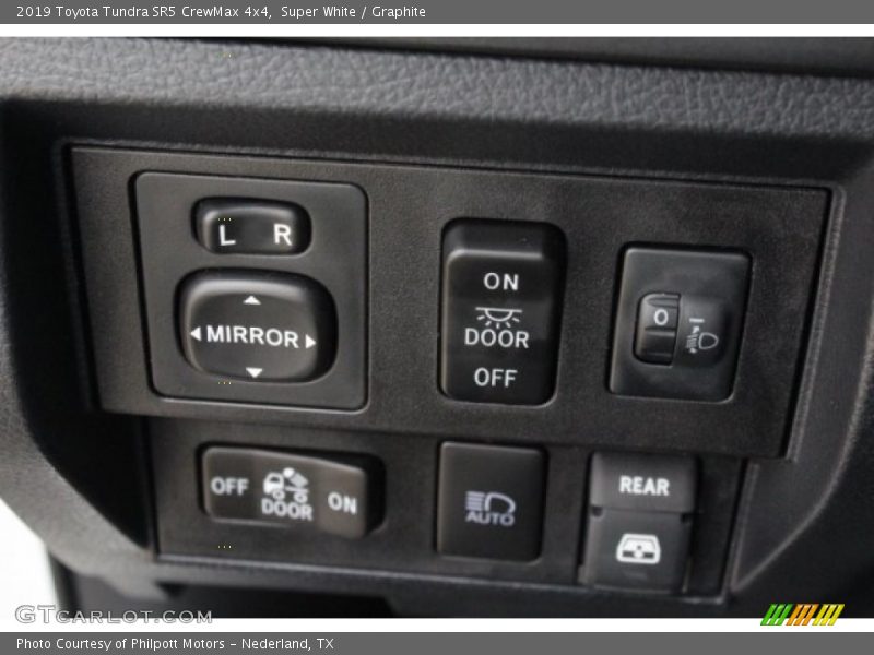 Super White / Graphite 2019 Toyota Tundra SR5 CrewMax 4x4