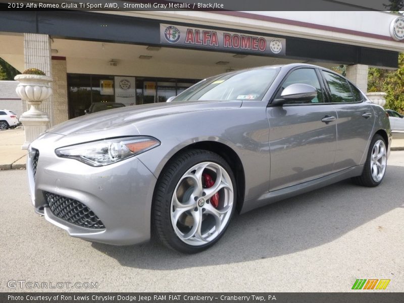 Front 3/4 View of 2019 Giulia Ti Sport AWD