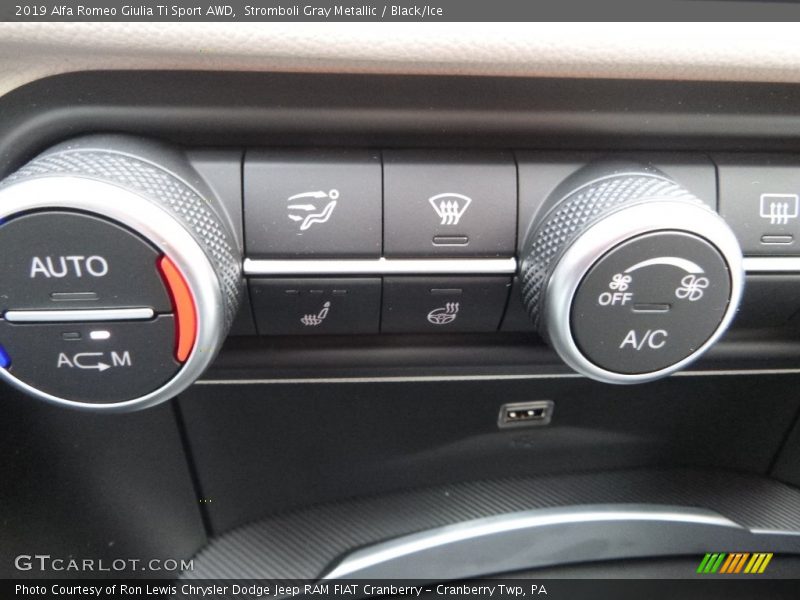 Stromboli Gray Metallic / Black/Ice 2019 Alfa Romeo Giulia Ti Sport AWD