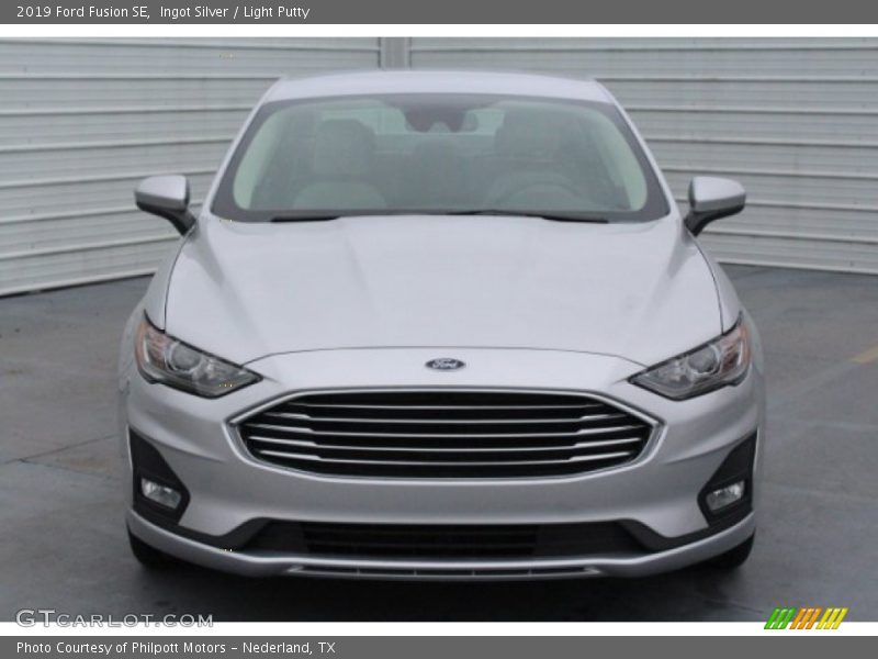 Ingot Silver / Light Putty 2019 Ford Fusion SE