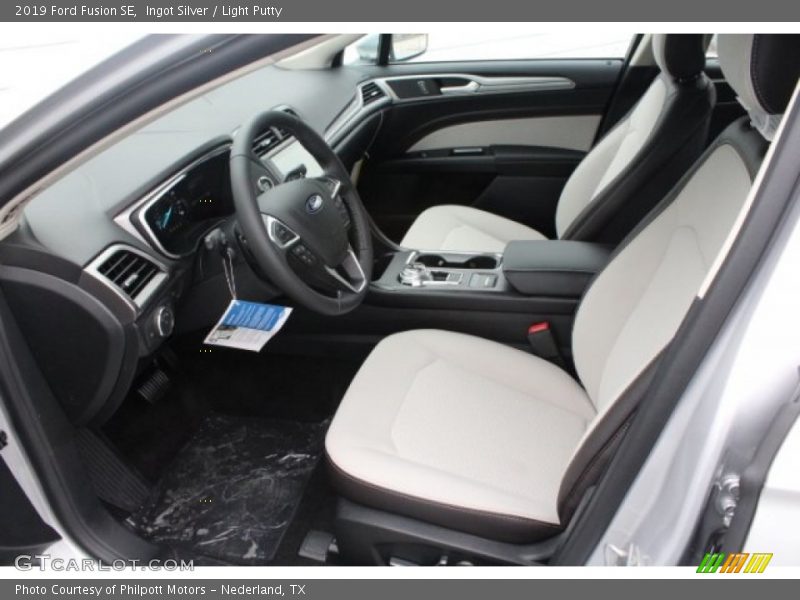  2019 Fusion SE Light Putty Interior