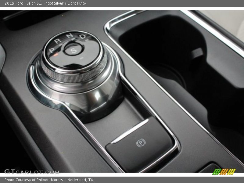  2019 Fusion SE 6 Speed Automatic Shifter