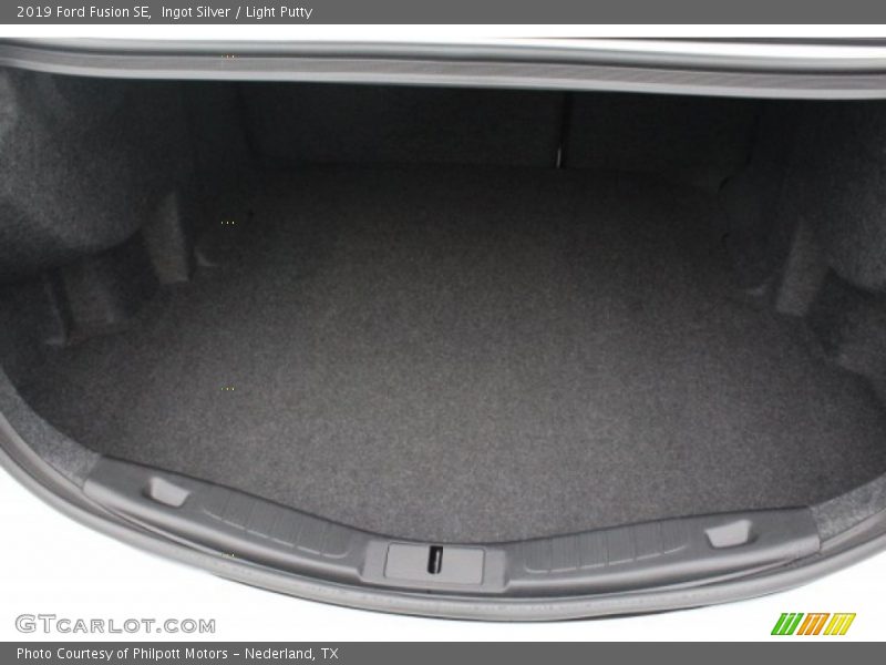  2019 Fusion SE Trunk