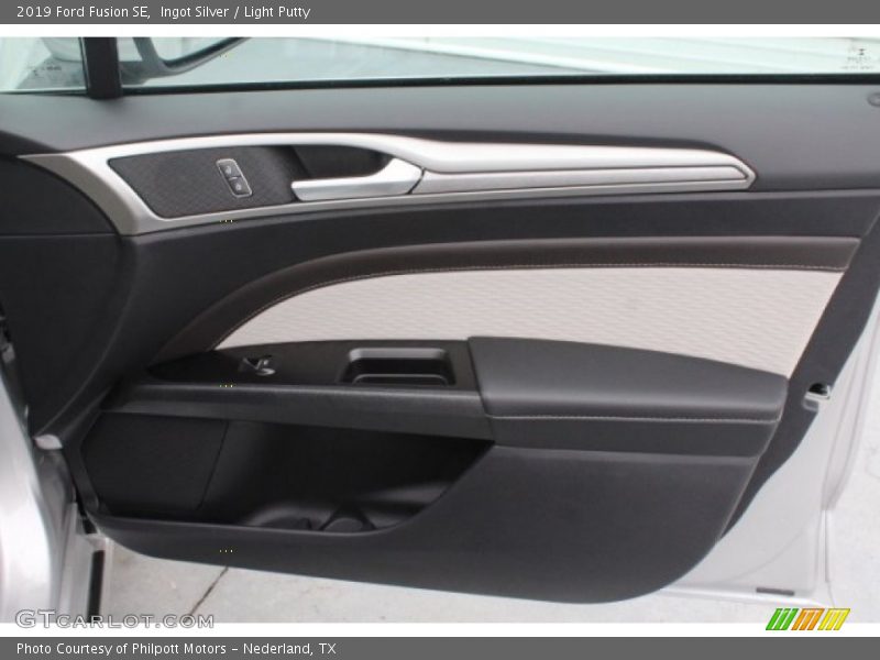 Door Panel of 2019 Fusion SE
