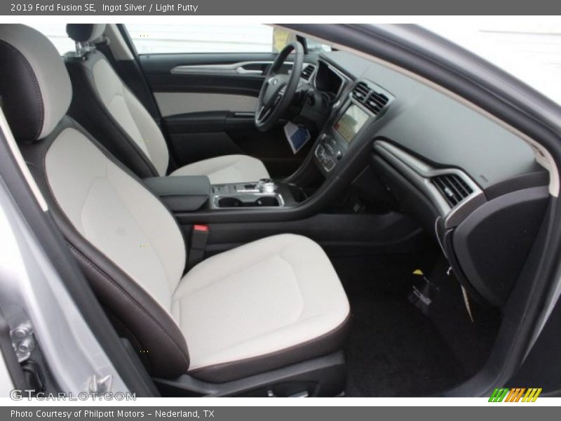 Front Seat of 2019 Fusion SE