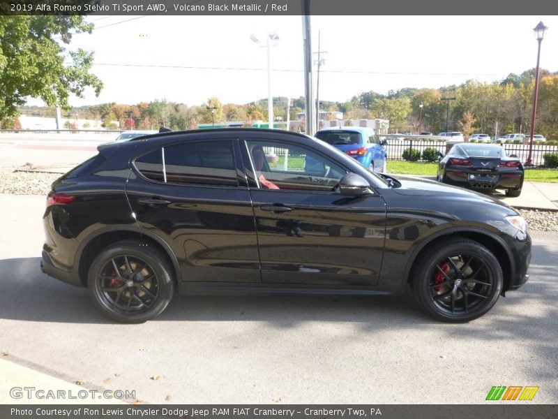 Volcano Black Metallic / Red 2019 Alfa Romeo Stelvio Ti Sport AWD