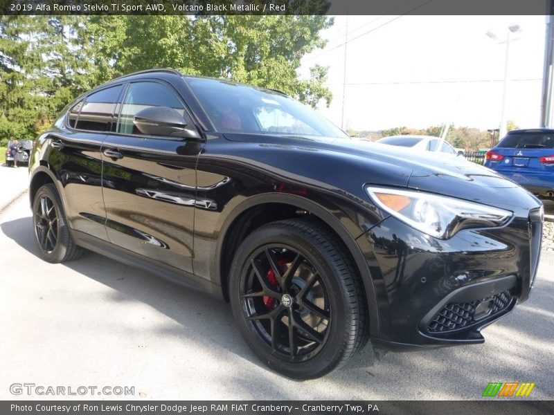 Front 3/4 View of 2019 Stelvio Ti Sport AWD