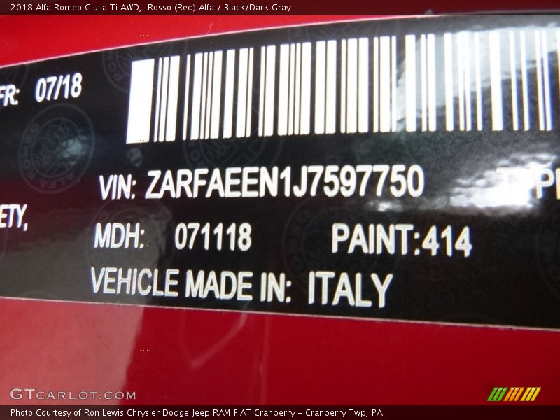 Rosso (Red) Alfa / Black/Dark Gray 2018 Alfa Romeo Giulia Ti AWD