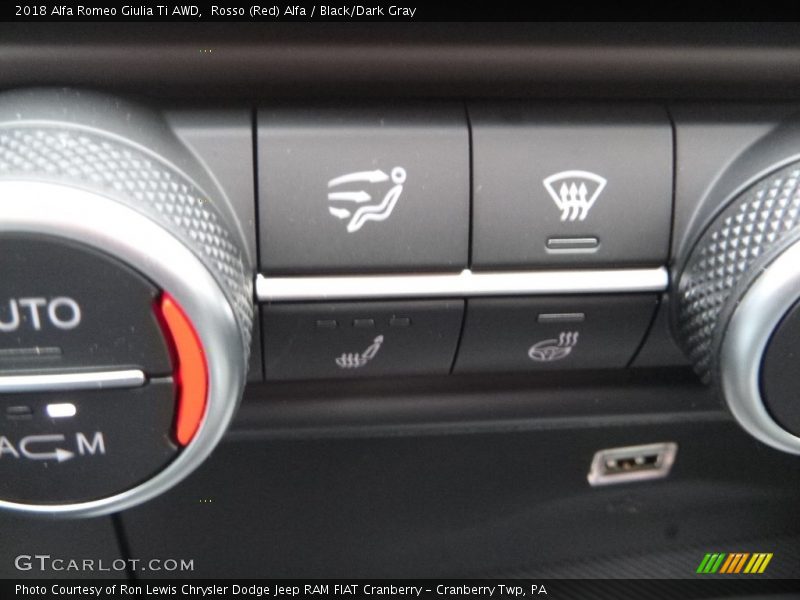 Rosso (Red) Alfa / Black/Dark Gray 2018 Alfa Romeo Giulia Ti AWD