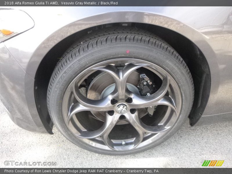 Vesuvio Gray Metallic / Black/Red 2018 Alfa Romeo Giulia Ti AWD
