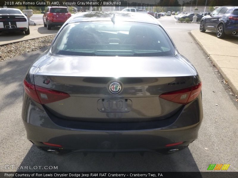Vesuvio Gray Metallic / Black/Red 2018 Alfa Romeo Giulia Ti AWD