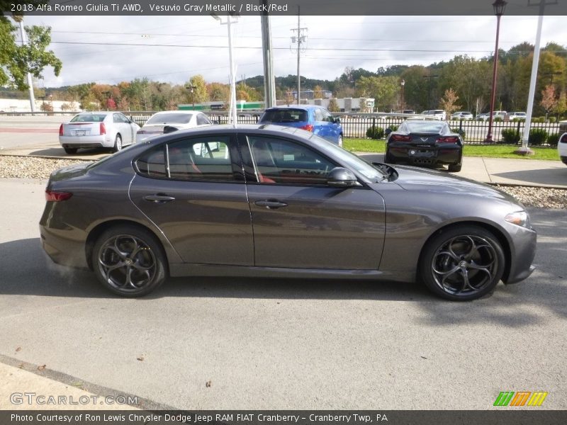 Vesuvio Gray Metallic / Black/Red 2018 Alfa Romeo Giulia Ti AWD