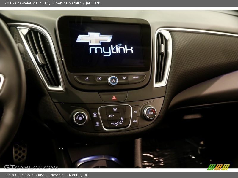 Silver Ice Metallic / Jet Black 2016 Chevrolet Malibu LT