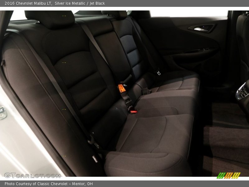 Silver Ice Metallic / Jet Black 2016 Chevrolet Malibu LT