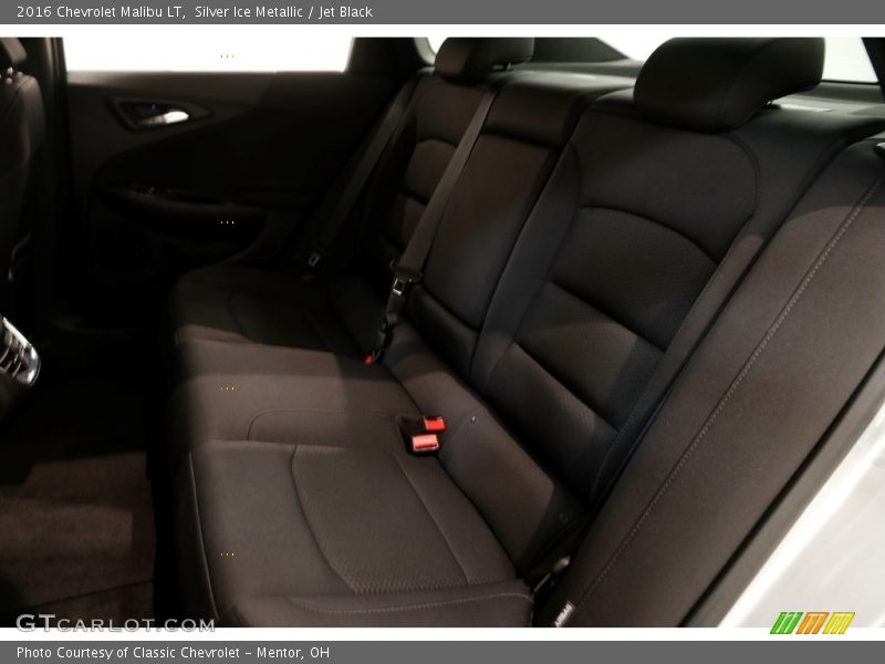 Silver Ice Metallic / Jet Black 2016 Chevrolet Malibu LT