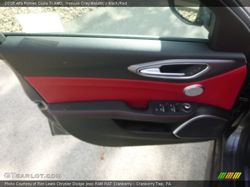 Vesuvio Gray Metallic / Black/Red 2018 Alfa Romeo Giulia Ti AWD