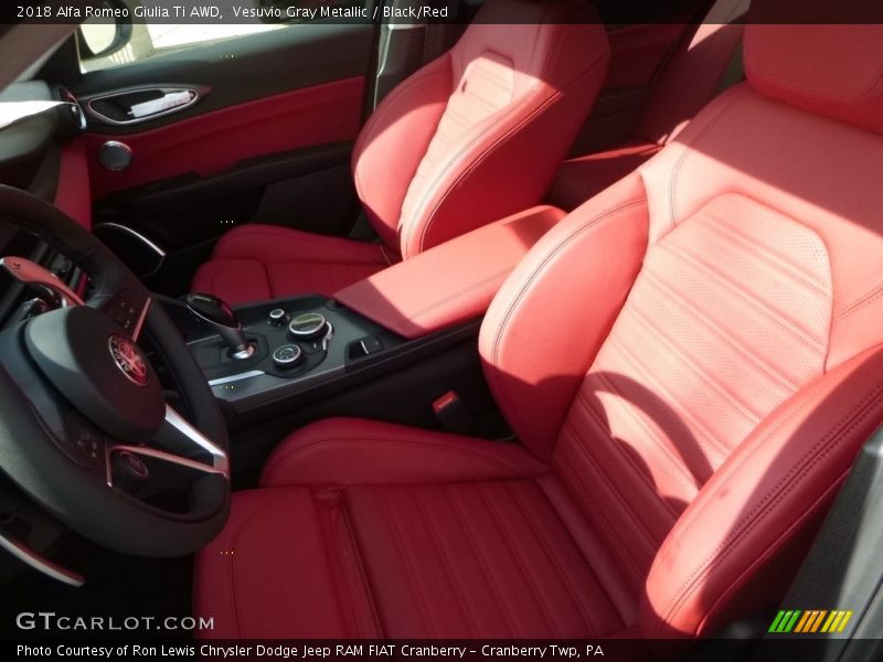 Vesuvio Gray Metallic / Black/Red 2018 Alfa Romeo Giulia Ti AWD