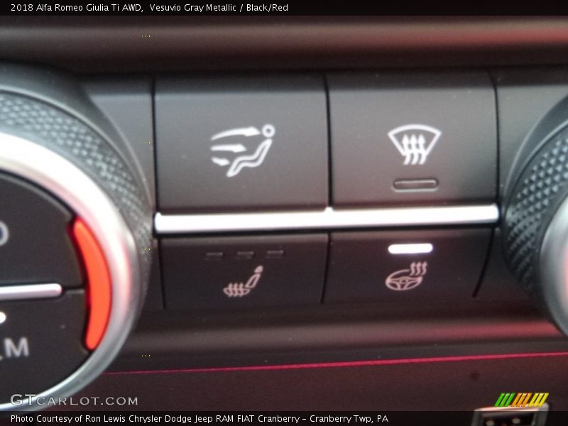 Vesuvio Gray Metallic / Black/Red 2018 Alfa Romeo Giulia Ti AWD