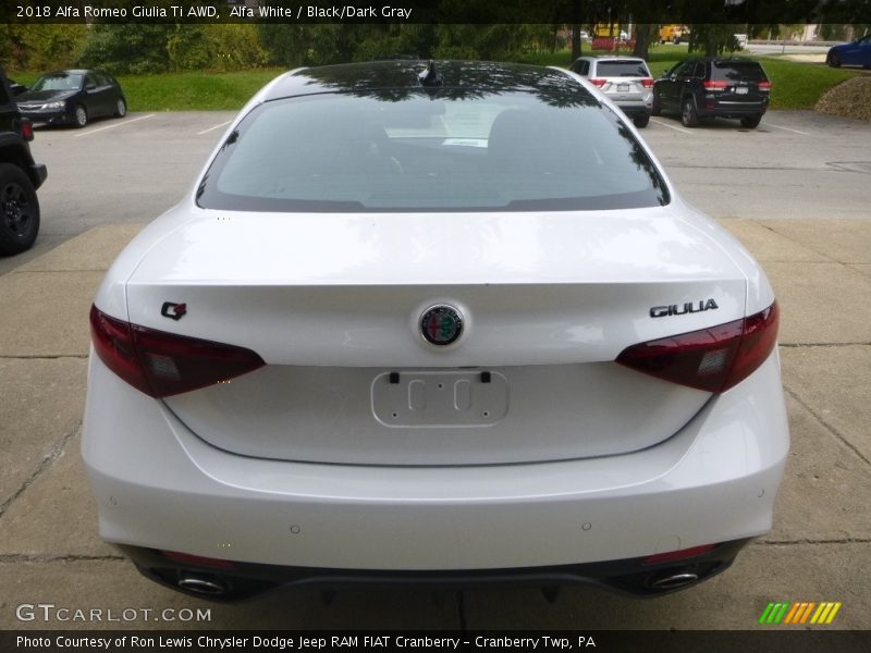 Alfa White / Black/Dark Gray 2018 Alfa Romeo Giulia Ti AWD