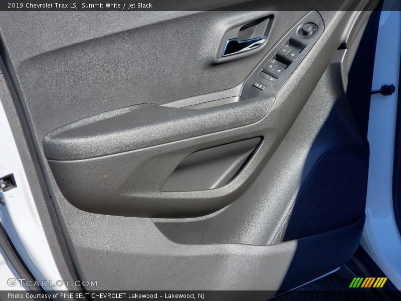 Summit White / Jet Black 2019 Chevrolet Trax LS