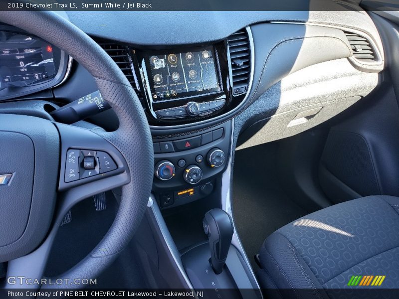 Summit White / Jet Black 2019 Chevrolet Trax LS