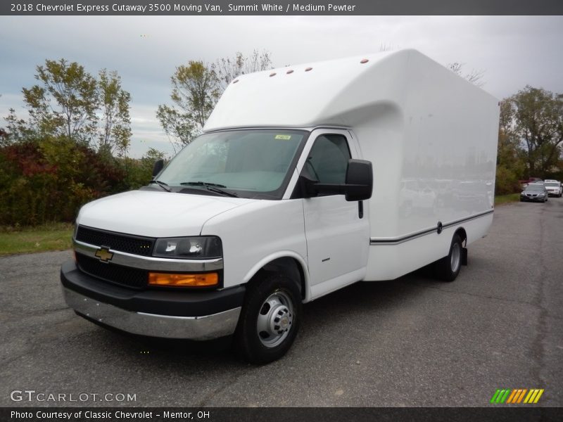 Front 3/4 View of 2018 Express Cutaway 3500 Moving Van