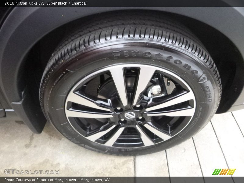 Super Black / Charcoal 2018 Nissan Kicks SV