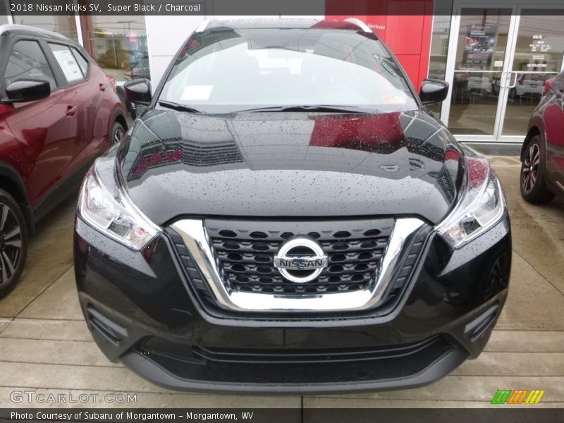 Super Black / Charcoal 2018 Nissan Kicks SV