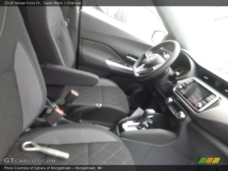 Super Black / Charcoal 2018 Nissan Kicks SV
