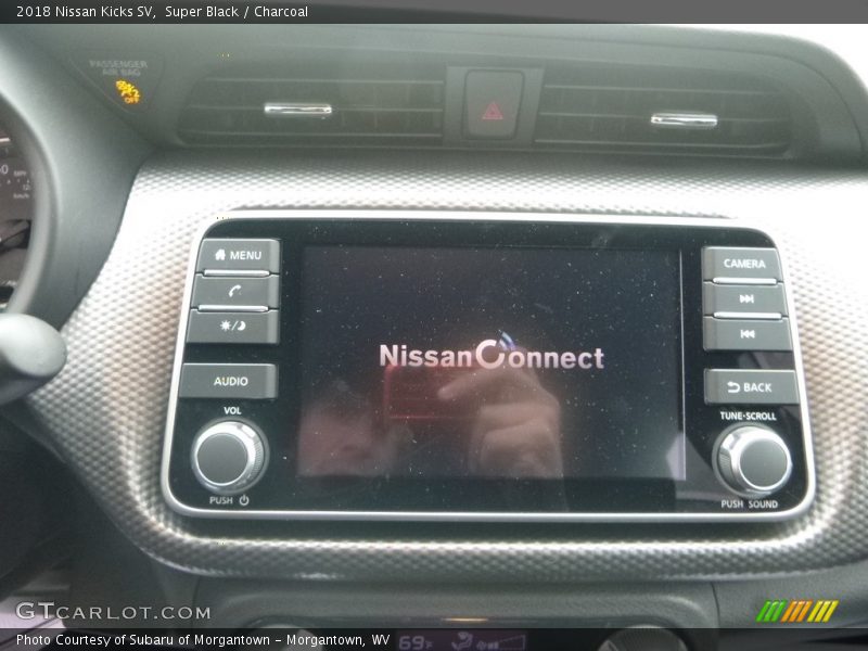 Super Black / Charcoal 2018 Nissan Kicks SV
