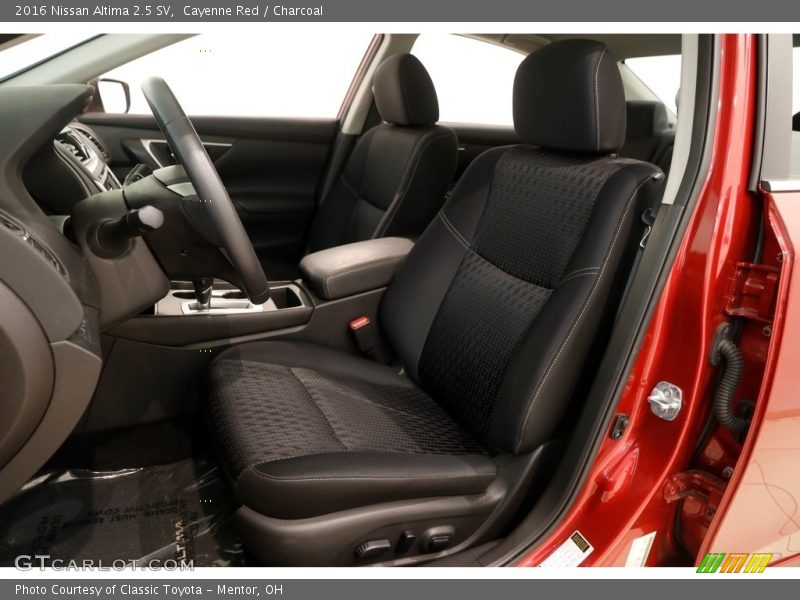 Cayenne Red / Charcoal 2016 Nissan Altima 2.5 SV