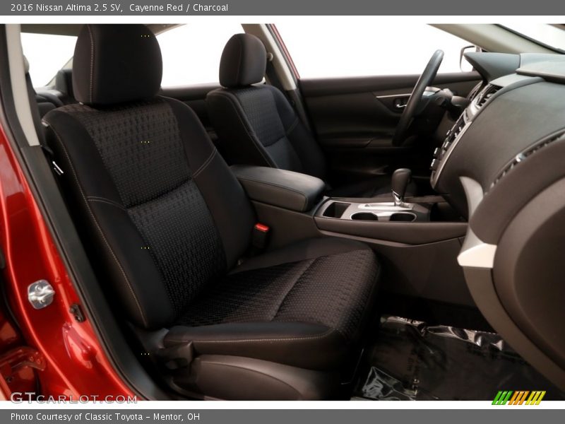 Cayenne Red / Charcoal 2016 Nissan Altima 2.5 SV
