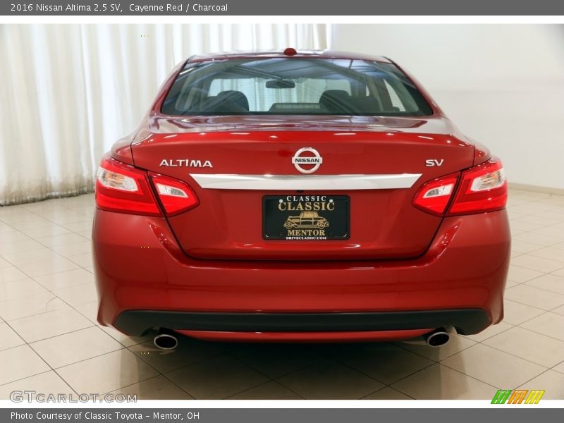 Cayenne Red / Charcoal 2016 Nissan Altima 2.5 SV
