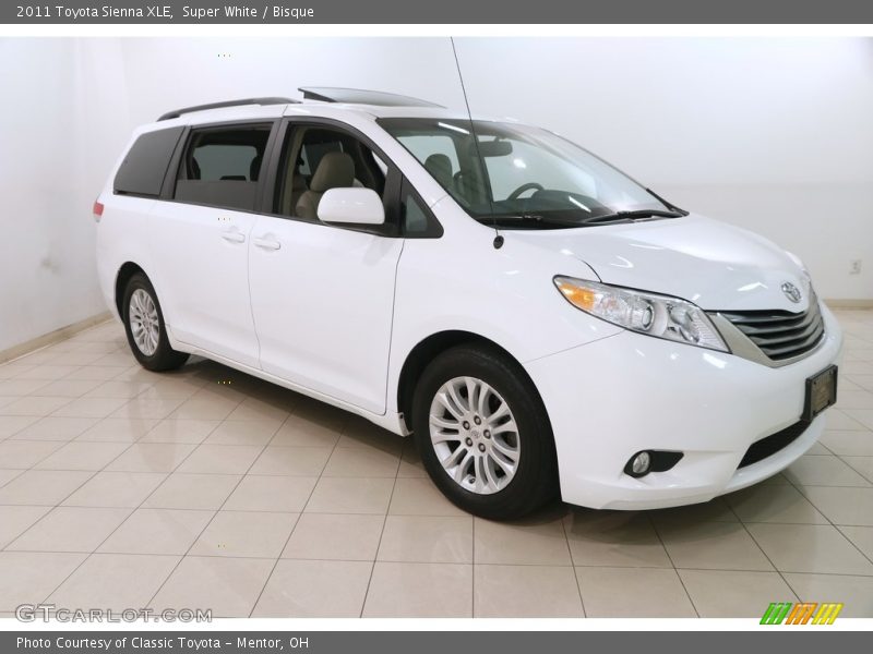 Super White / Bisque 2011 Toyota Sienna XLE