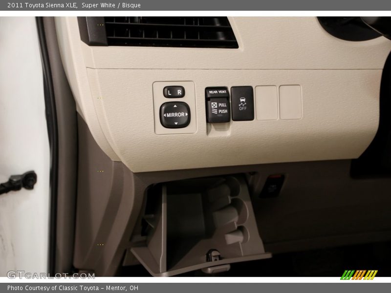 Super White / Bisque 2011 Toyota Sienna XLE