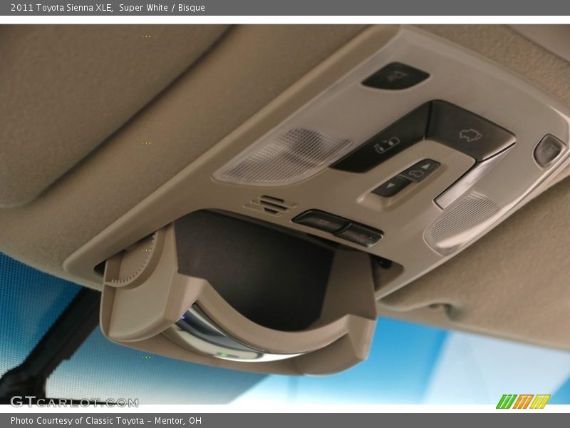 Super White / Bisque 2011 Toyota Sienna XLE