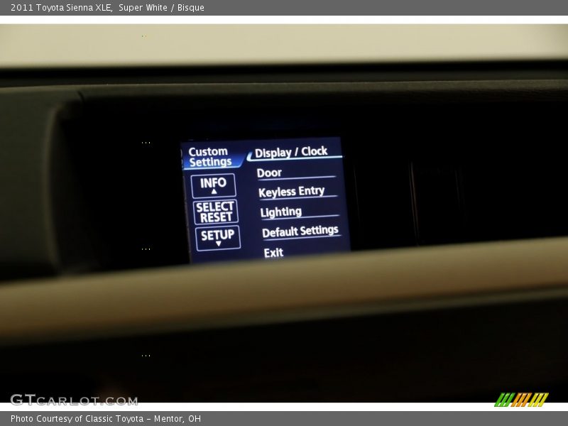 Super White / Bisque 2011 Toyota Sienna XLE