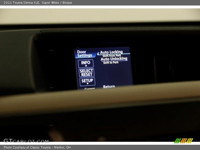 Super White / Bisque 2011 Toyota Sienna XLE